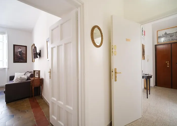 Vatican Domus By Buddyrent Apartment